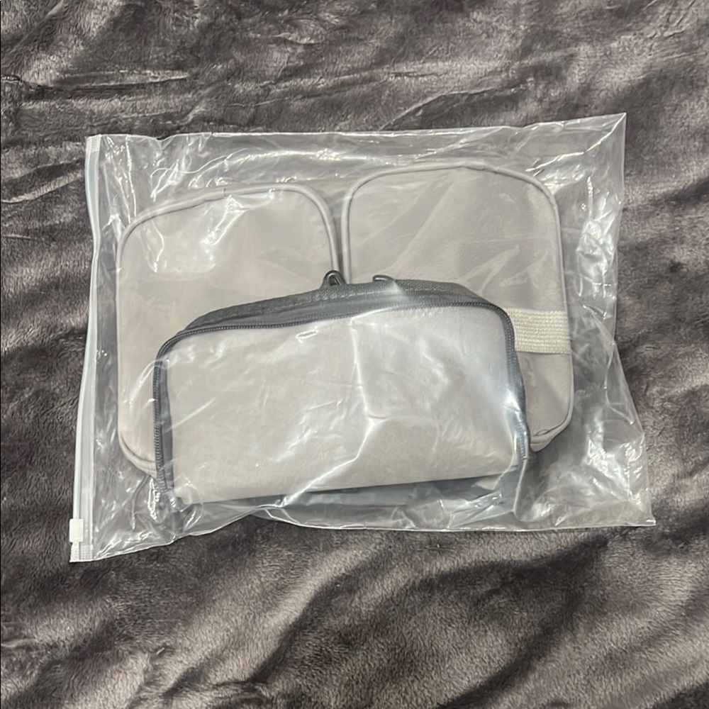 EMCD Gray Toiletry Bag - Picture 4 of 4